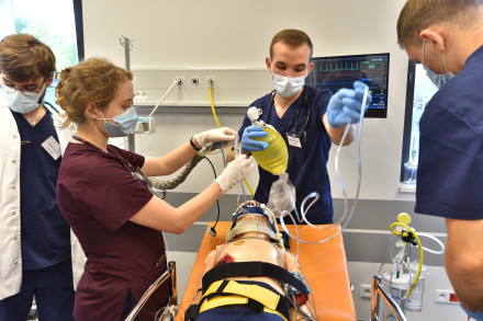 Studenci podczas ćwiczeń.JPG