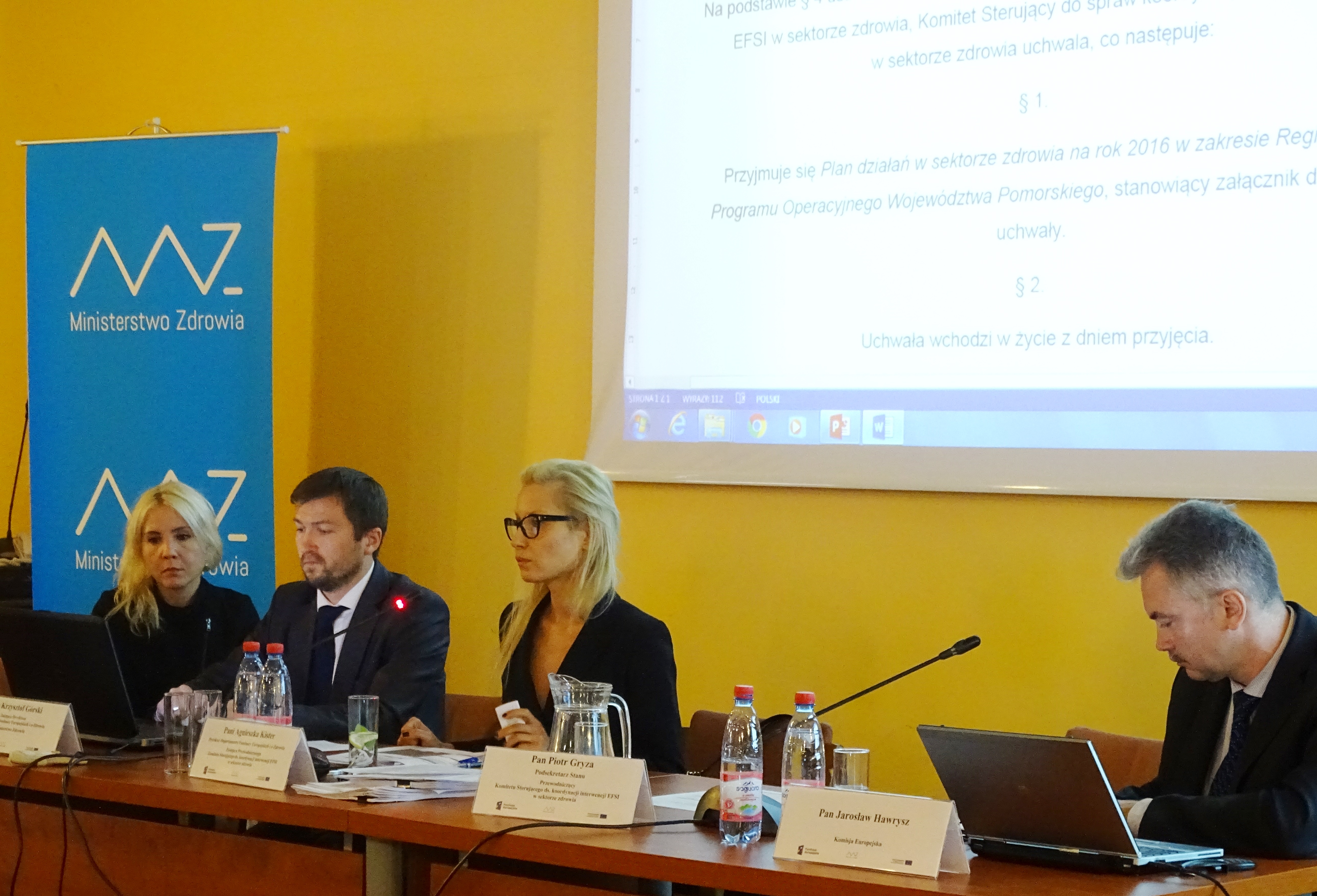 Na zdjęciu osoby prowadzące posiedzenie komitetu